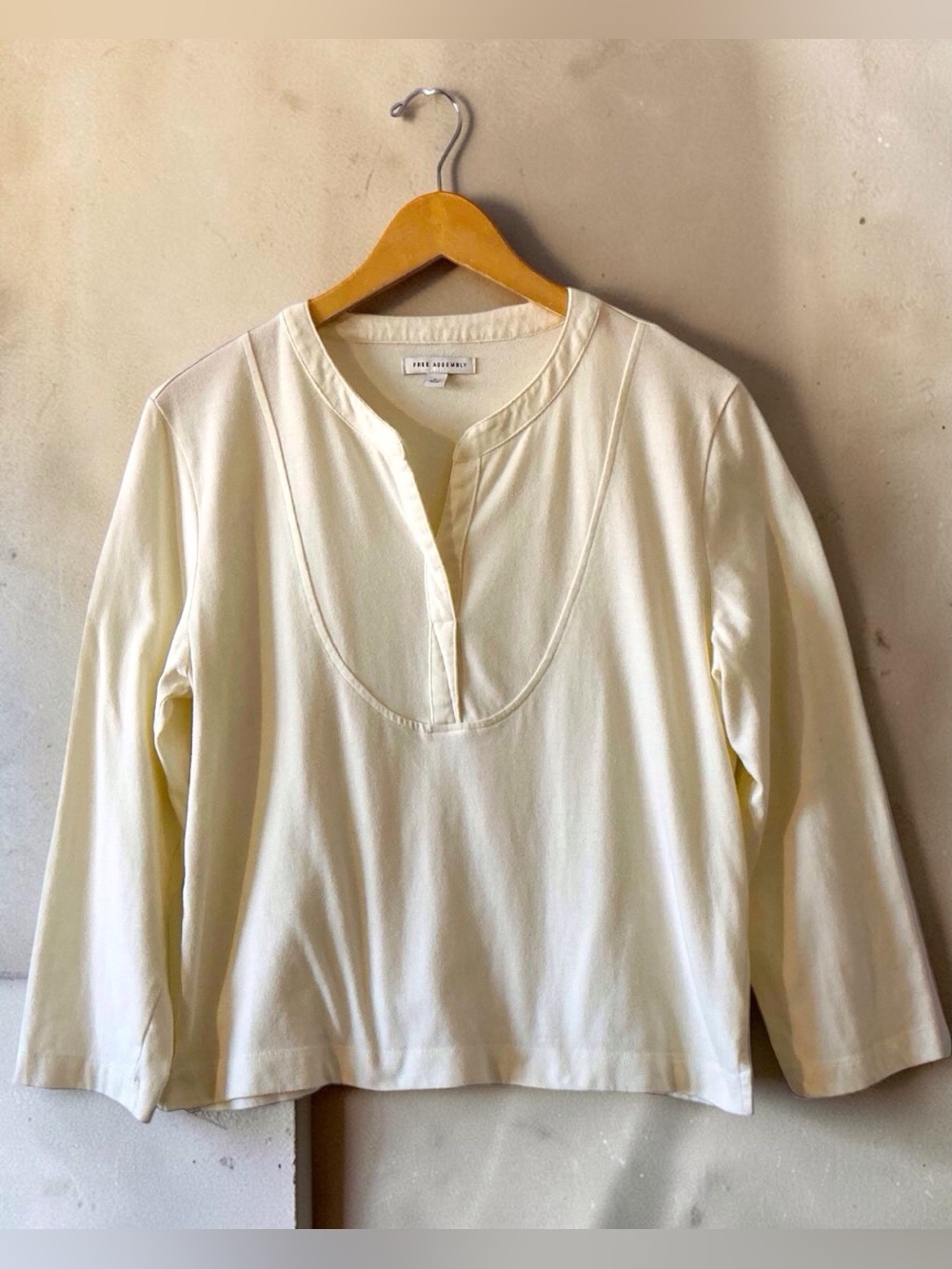 Free Assembly Ivory Split Neck Relaxed Top Women’s Large